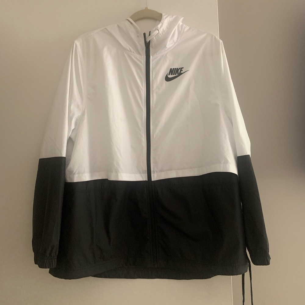 Women Nike windbreaker